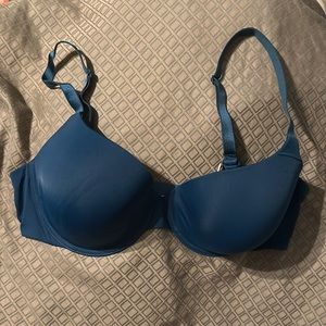 NWOT Victoria’s Secret t-shirt bra size 38D